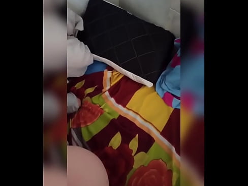 ❤️ Mening xonadoshim uyda yolg'iz qoladi, chunki eri ta'tilga ketadi va men uni sikish va eshagini sut bilan to'ldirish imkoniyatidan foydalanaman ❤️ seks da bizda ﹏
